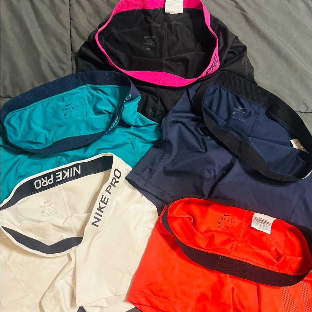 Nike Women’s Shorts - Picture 2 of 2